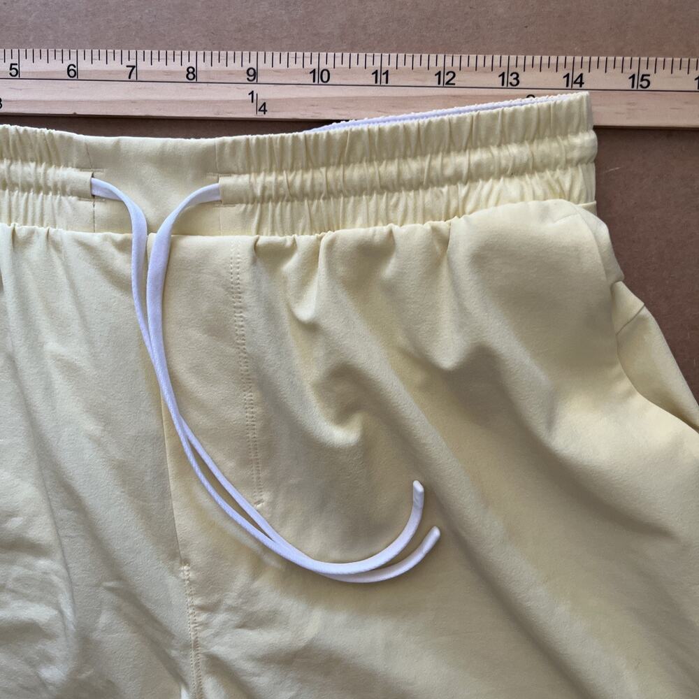 Lululemon Swim Short 7” InseamLined Butter Cream Yellow Men’s Size Medium - Picture 4 of 9